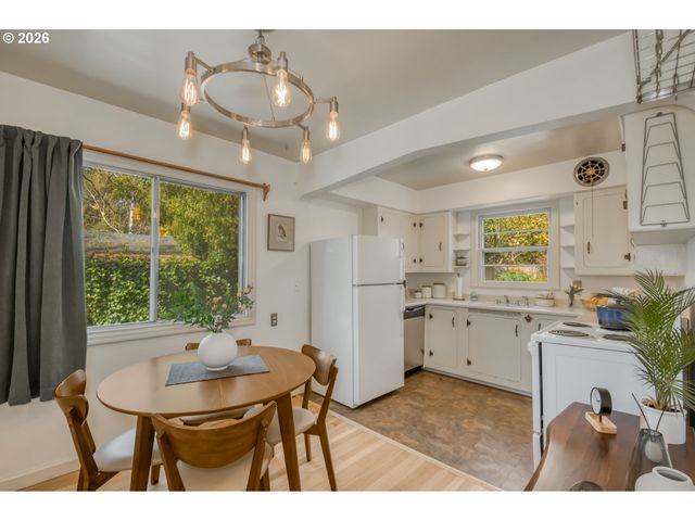 7645 Se LINCOLN St, Portland, OR 97215