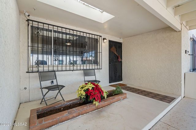 8916 E Palms Park Drive, Tucson, AZ 85715