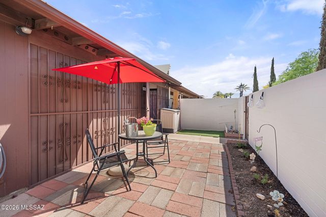 8916 E Palms Park Drive, Tucson, AZ 85715