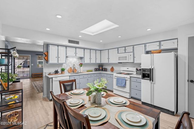 8916 E Palms Park Drive, Tucson, AZ 85715