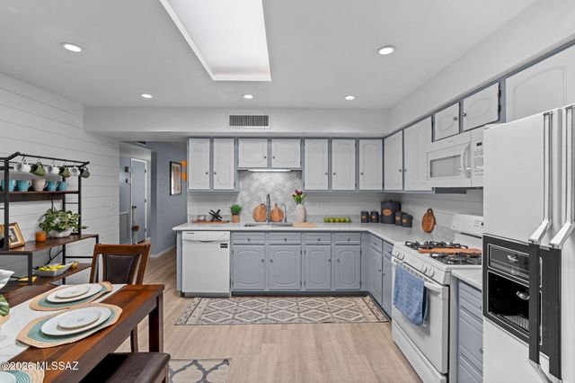 8916 E Palms Park Drive, Tucson, AZ 85715