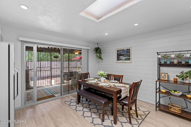 8916 E Palms Park Drive, Tucson, AZ 85715