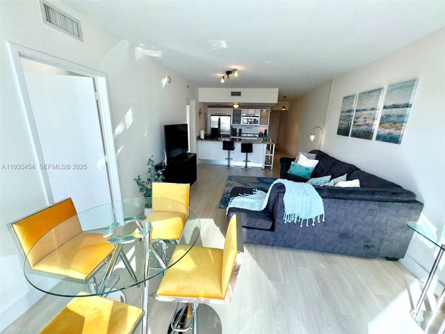 185 SW 7th St 1402, Miami, FL 33130