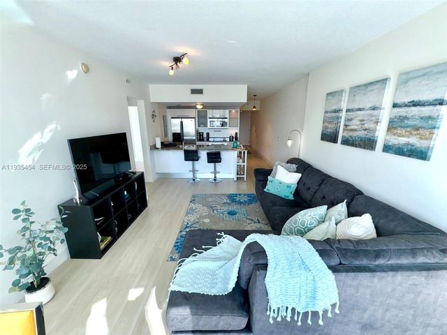 185 SW 7th St 1402, Miami, FL 33130