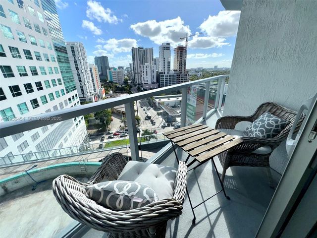 185 SW 7th St 1402, Miami, FL 33130