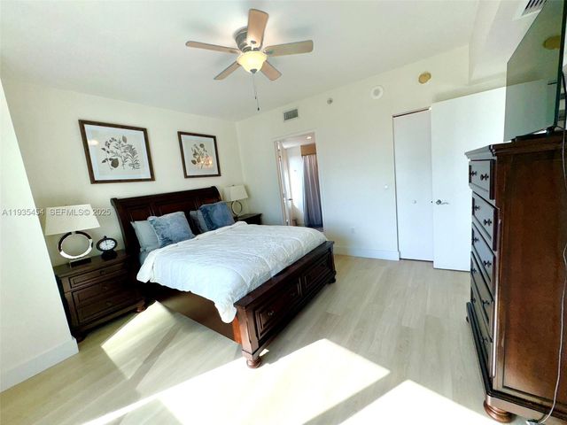 185 SW 7th St 1402, Miami, FL 33130