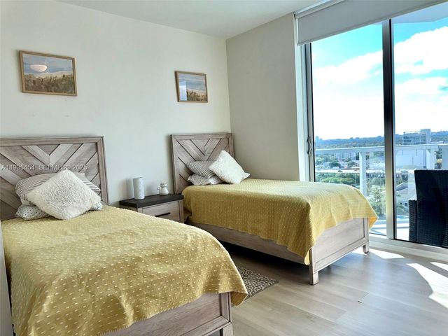 185 SW 7th St 1402, Miami, FL 33130