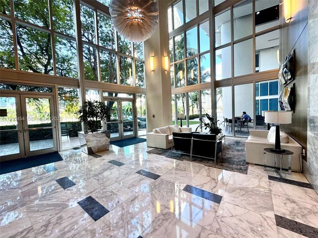 185 SW 7th St 1402, Miami, FL 33130