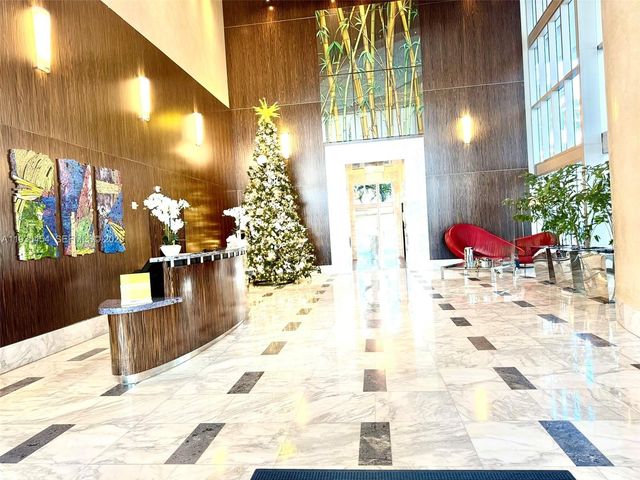 185 SW 7th St 1402, Miami, FL 33130