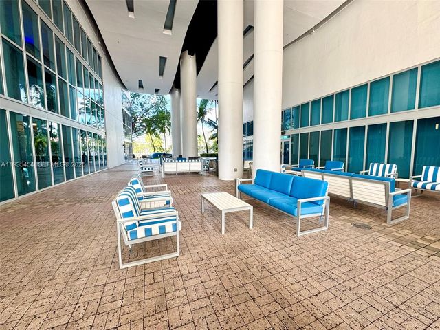 185 SW 7th St 1402, Miami, FL 33130