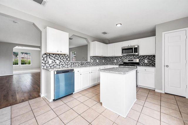 2011 Foxhill Drive, Missouri City, TX 77489