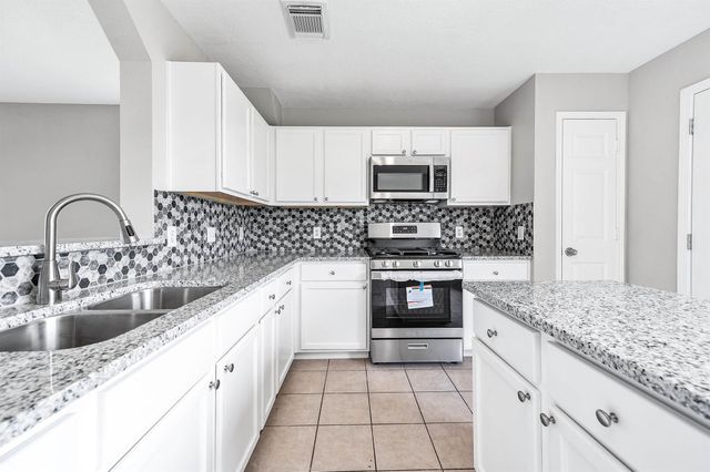 2011 Foxhill Drive, Missouri City, TX 77489