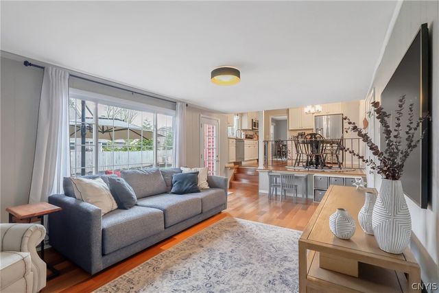 4299 Luna Course, Clay, NY 13090