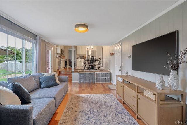 4299 Luna Course, Clay, NY 13090