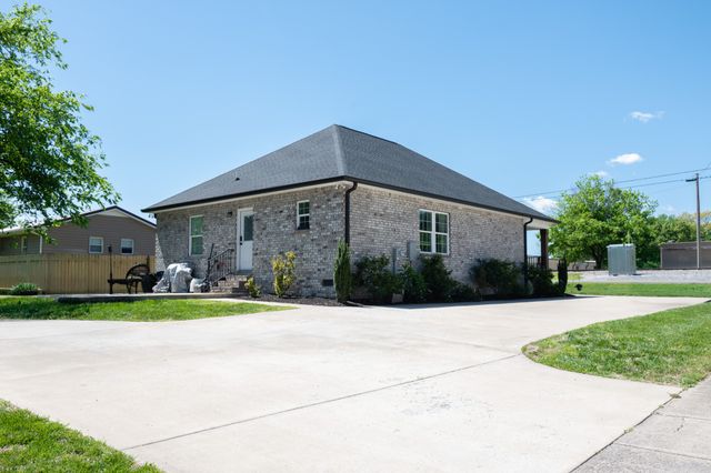 1093 Main St, Greenbrier, TN 37073