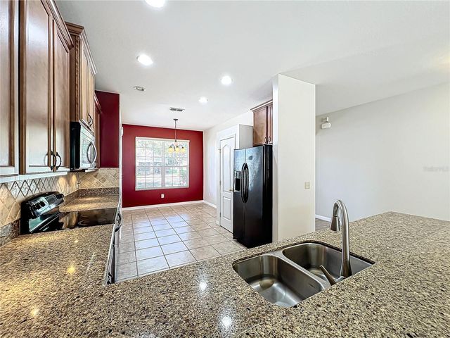 605 PARKER LEE LOOP, Apopka, FL 32712