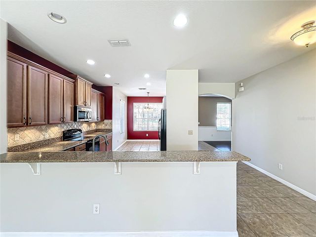 605 PARKER LEE LOOP, Apopka, FL 32712