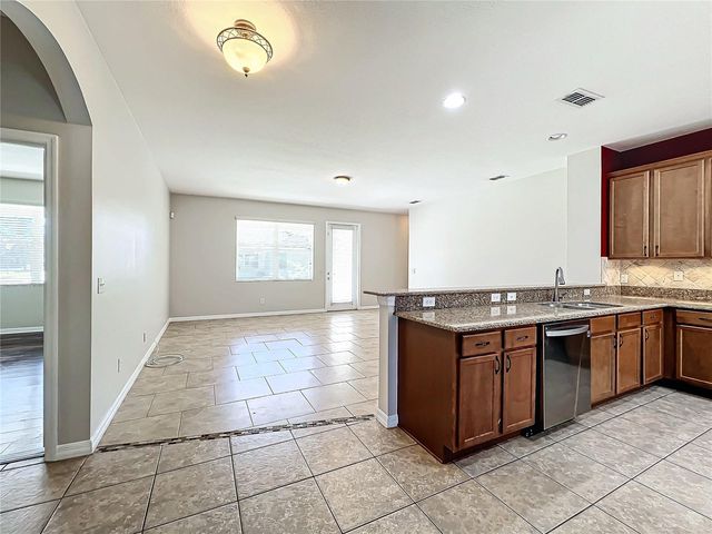 605 PARKER LEE LOOP, Apopka, FL 32712