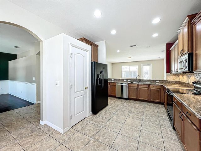 605 PARKER LEE LOOP, Apopka, FL 32712