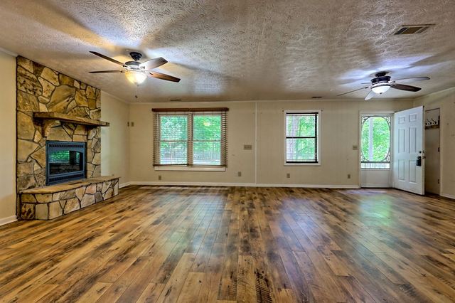 1054 Sutton Road, Hiawassee, GA 30546