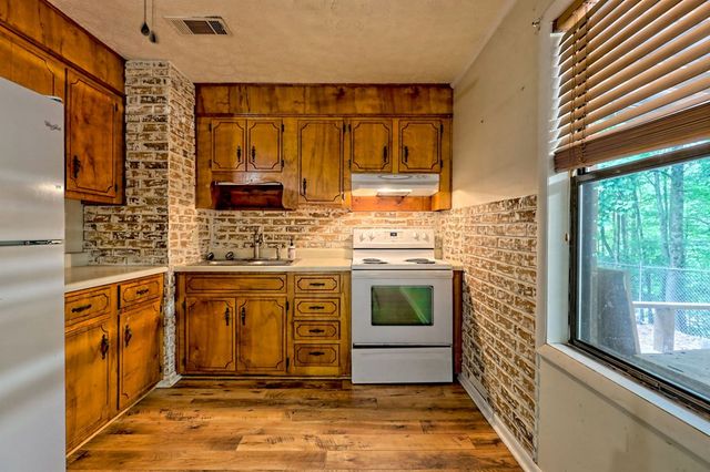 1054 Sutton Road, Hiawassee, GA 30546