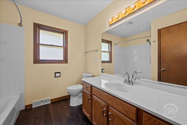 1201 Johnston Drive, Aurora, IL 60506