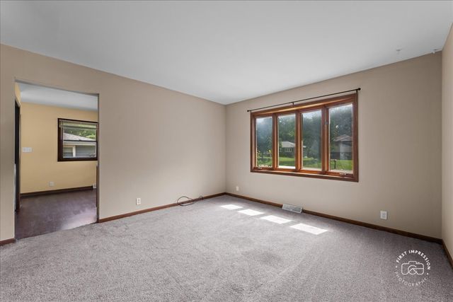 1201 Johnston Drive, Aurora, IL 60506
