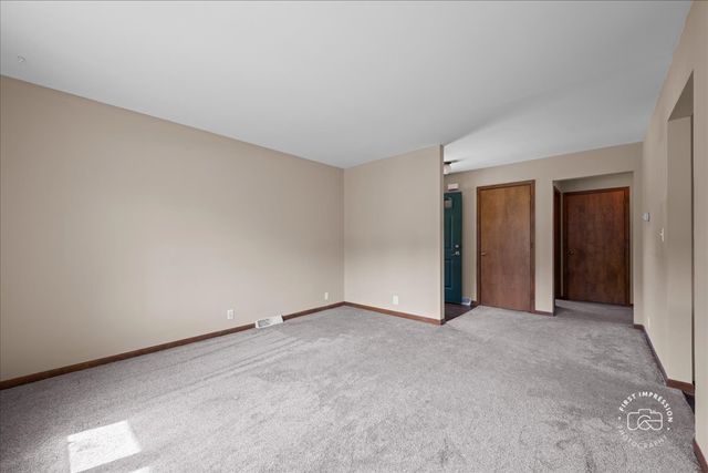 1201 Johnston Drive, Aurora, IL 60506