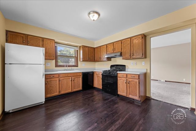 1201 Johnston Drive, Aurora, IL 60506