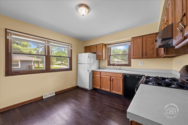 1201 Johnston Drive, Aurora, IL 60506