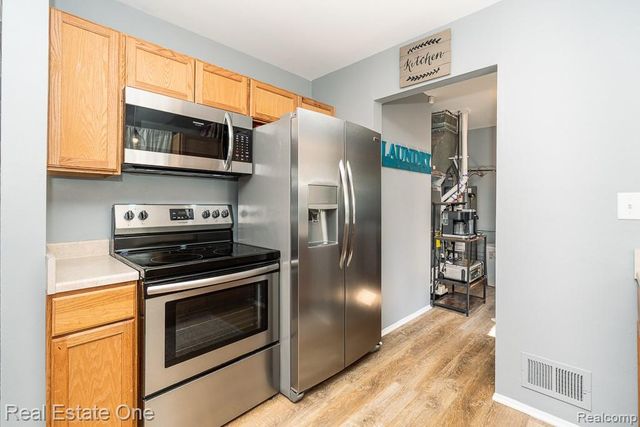 22505 Hanson Court, Saint Clair Shores, MI 48080