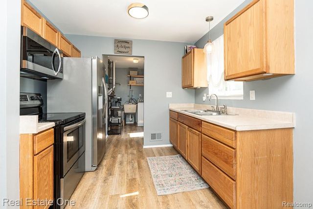 22505 Hanson Court, Saint Clair Shores, MI 48080