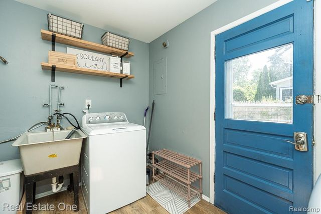 22505 Hanson Court, Saint Clair Shores, MI 48080
