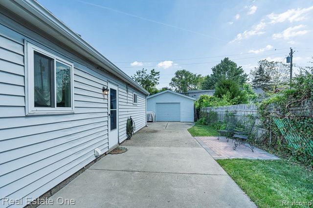 22505 Hanson Court, Saint Clair Shores, MI 48080