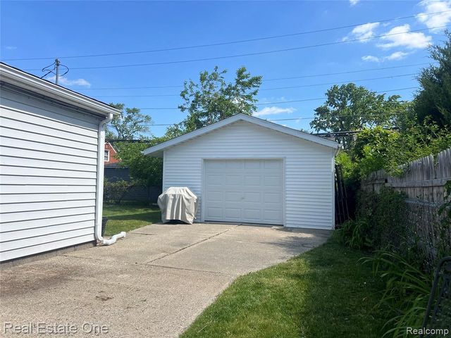 22505 Hanson Court, Saint Clair Shores, MI 48080