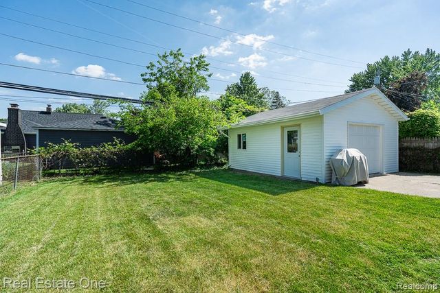 22505 Hanson Court, Saint Clair Shores, MI 48080