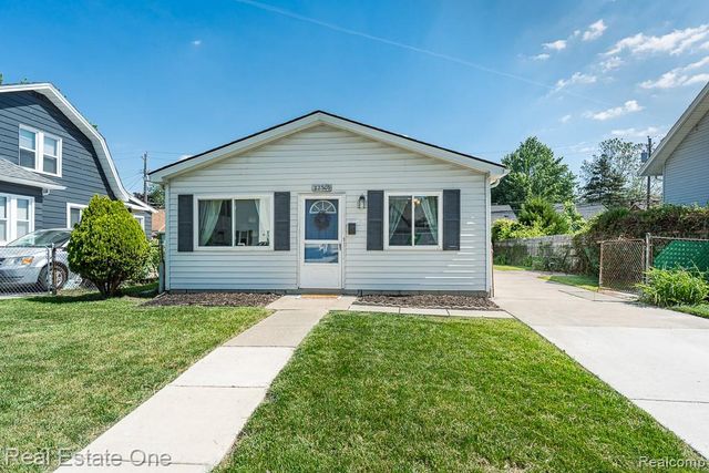 22505 Hanson Court, Saint Clair Shores, MI 48080