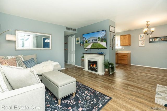 22505 Hanson Court, Saint Clair Shores, MI 48080