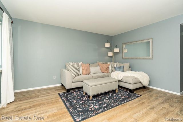 22505 Hanson Court, Saint Clair Shores, MI 48080