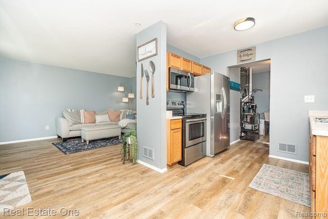22505 Hanson Court, Saint Clair Shores, MI 48080