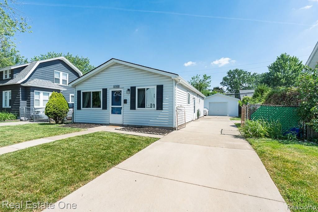 22505 Hanson Court, Saint Clair Shores, MI 48080
