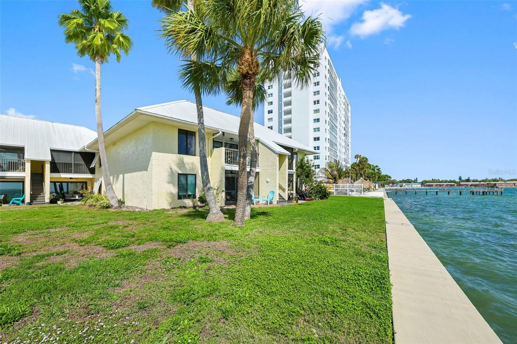 Image 32 of property listing at 7300 SUNSHINE SKYWAY LANE S 210, St Petersburg, FL 33711