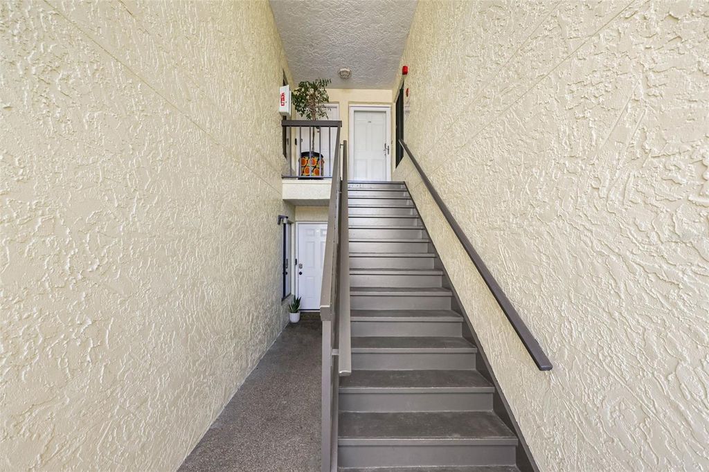 Image 5 of property listing at 7300 SUNSHINE SKYWAY LANE S 210, St Petersburg, FL 33711