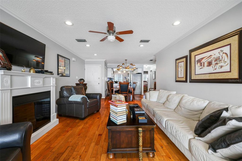 Image 10 of property listing at 7300 SUNSHINE SKYWAY LANE S 210, St Petersburg, FL 33711