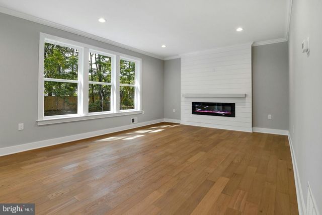 1 RAILROAD AVE, Bayville, NJ 08721