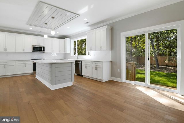 1 RAILROAD AVE, Bayville, NJ 08721