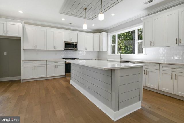 1 RAILROAD AVE, Bayville, NJ 08721