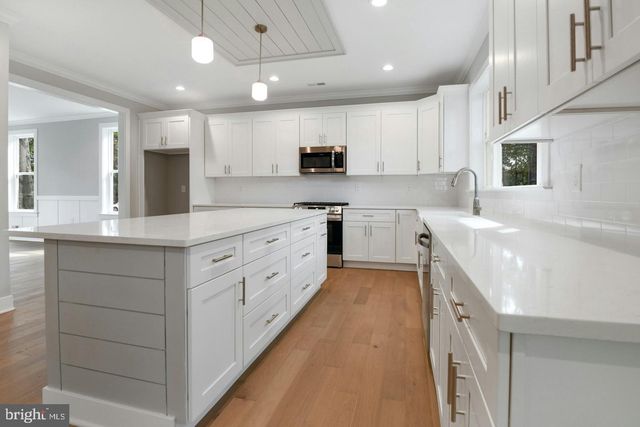 1 RAILROAD AVE, Bayville, NJ 08721