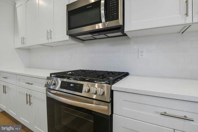 1 RAILROAD AVE, Bayville, NJ 08721