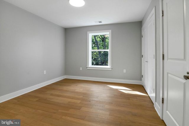 1 RAILROAD AVE, Bayville, NJ 08721